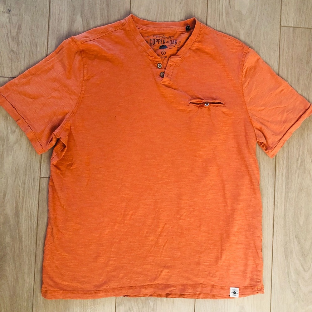 Men’s orange Tee shirt with V open in front. Size large